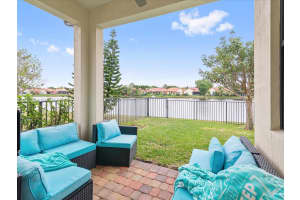 495 SW 113th Ln, Pembroke Pines, FL 33025, Sold 04/17/24