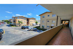 160 Royal Palm Rd Apt 204-6, Hialeah Gardens, FL 33016, Sold 05/23/25