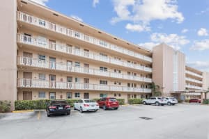 233 NE 14th Ave APT 204, Hallandale Beach, FL 33009, Sold 03/29/24