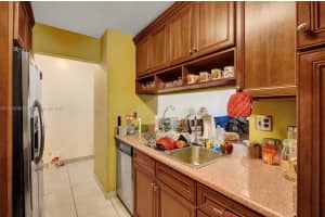 320 W Park Dr Apt 202-9, Miami, FL 33172, Sold 09/03/24