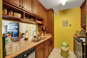 320 W Park Dr Apt 202-9, Miami, FL 33172, Sold 09/03/24