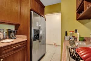 320 W Park Dr Apt 202-9, Miami, FL 33172, Sold 09/03/24