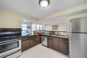 600 Parkview Dr APT 908, Hallandale Beach, FL 33009, Sold 08/30/24