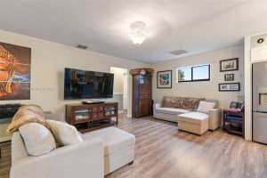 12 Crossings Cir, Boynton Beach, FL 33435, Sold 04/19/24