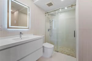 520 Brickell Key Dr A1015, Miami