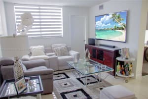 9410 W Flagler St APT 206, Miami, FL 33174, Sold 09/30/24