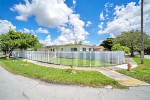451 Nw 30th Pl, Miami