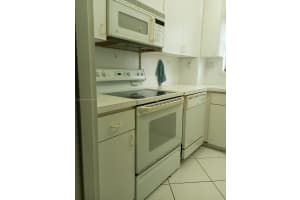 4747 Collins Ave APT 309, Miami Beach, FL 33140, Sold 04/11/24