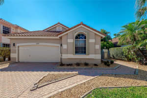 1530 Lacosta Dr W, Pembroke Pines, FL 33027, Sold 06/20/24