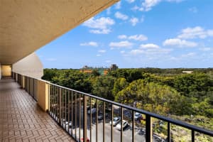 3300 W Rolling Hills Cir APT 706, Davie, FL 33328, Sold 06/04/24