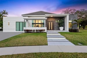 2610 Oak Park Dr, Davie, FL 33330, Sold 06/27/24