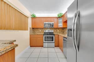17000 NW 67th Ave APT 331, Hialeah, FL 33015, Sold 04/02/24