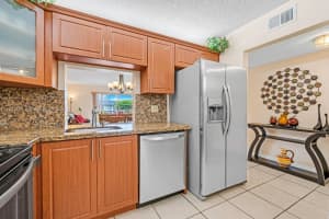 17000 NW 67th Ave APT 331, Hialeah, FL 33015, Sold 04/02/24