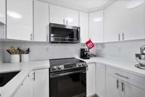 9310 Fontainebleau Blvd APT 609, Miami, FL 33172, Sold 05/15/24