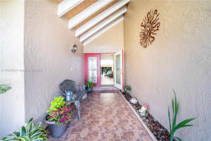 9500 NW 10th St, Plantation, FL 33322, Sold 04/19/24