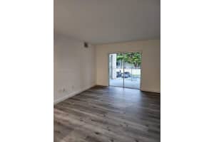 18880 NW 57th Ave APT 207, Hialeah, FL 33015, Sold 04/22/24