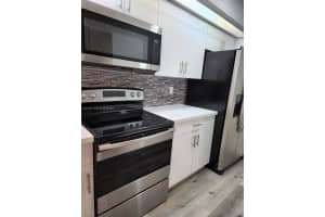 18880 NW 57th Ave APT 207, Hialeah, FL 33015, Sold 04/22/24
