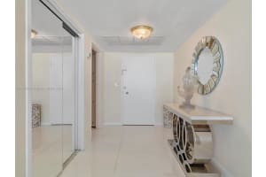 900 Bay Dr APT 525, Miami Beach, FL 33141, Sold 07/15/24