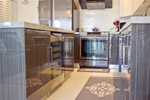 401 Ocean Dr APT 1015, Miami Beach, FL 33139, Sold 05/15/24