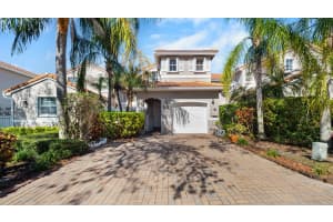 1125 Doveplum St, Hollywood, FL 33019, Sold 04/10/24