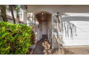 1125 Doveplum St, Hollywood, FL 33019, Sold 04/10/24