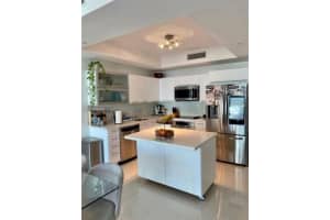 90 SW 3rd St APT 1915, Miami, FL 33130, Sold 09/03/24