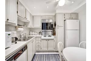 1811 Jefferson St APT 706, Hollywood, FL 33020, Sold 01/13/25