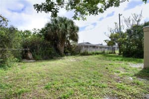 905 SE Tarpon Ave, Stuart, FL 34994, Sold 11/19/24