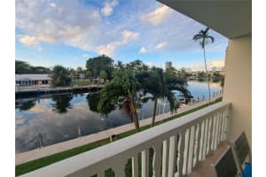 470 Paradise Isle Blvd APT 206, Hallandale Beach, FL 33009, Sold 04/19/24