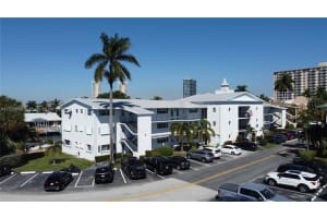 470 Paradise Isle Blvd APT 206, Hallandale Beach, FL 33009, Sold 04/19/24