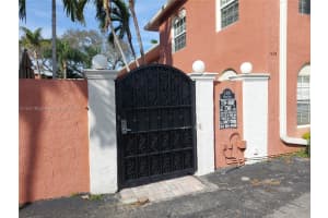 1405 Miami Rd APT 7, Fort Lauderdale, FL 33316, Sold 05/03/24