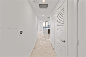 88 SW 7th St Apt 2612, Miami, FL 33130, Sold 04/12/24