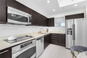 90 SW 3rd St APT 3407, Miami, FL 33130, Sold 07/31/24