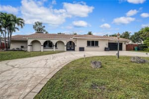 19320 E St Andrews Dr, Hialeah, FL 33015, Sold 07/18/24