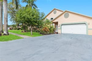 9561 SW 8th St, Pembroke Pines, FL 33025, Sold 03/15/24