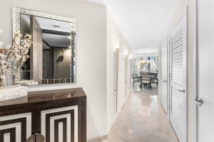 68 SE 6th St Apt 2401, Miami, FL 33131, Sold 08/01/24