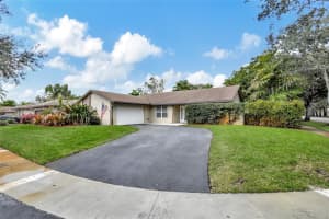 9061 NW 12th St, Plantation, FL 33322, Sold 05/08/24