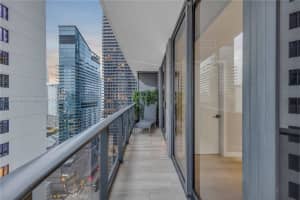 55 SW 9th St Apt 2808, Miami, FL 33130, Sold 05/06/24