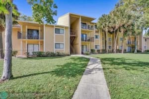 202 Palm Cir W, Pembroke Pines, FL 33025, Sold 04/15/24
