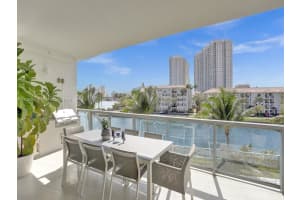 3250 Ne 188th St 207, Aventura