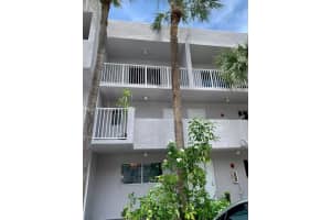 2760 W 76th St APT 203, Hialeah, FL 33016, Sold 04/02/24