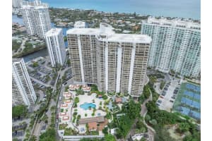 20281 E Country Club Dr APT 2215, Aventura, FL 33180, Sold 09/16/24