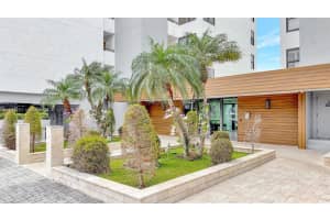 9660 W Bay Harbor Dr, Bay Harbor Islands, FL 33154, Sold 04/02/24