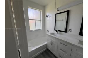 SE 24th Dr, Homestead, FL 33035, Sold 05/08/24