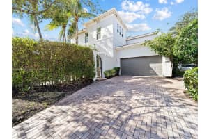 827 Spinnaker Dr E, Hollywood, FL 33019, Sold 04/04/24