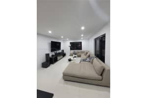 2415 W 67th Pl Apt 11-8, Hialeah, FL 33016, Sold 05/14/24