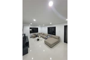 2415 W 67th Pl Apt 11-8, Hialeah, FL 33016, Sold 05/14/24