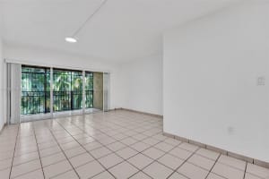 20 NW 87th Ave APT A223, Miami, FL 33172, Sold 04/03/24
