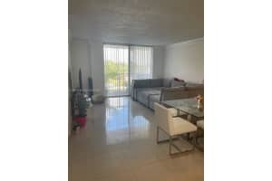 2020 Ne 135th St 303, North Miami