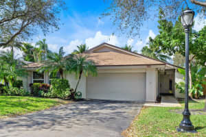 113 Kensington Rd, Hollywood, FL 33021, Sold 11/07/24